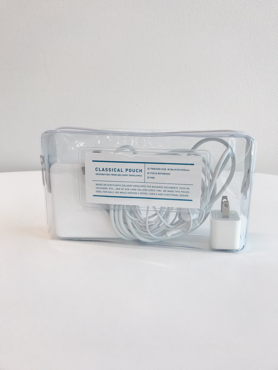 コクヨの通販カウネット クリアなペンケースやポーチって流行ってますよね でも中身難しい 映えない とかうだうだしてたんですか マック製品をまとめていれてみたらなんかいい感じになりました 3cmのマチがいい感じ お気に入りのクラシカルポーチ