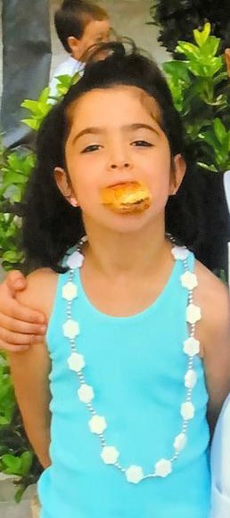 Marta_hl05's tweet photo. Dani y yo tenemos una foto igual de pequeños 🧡🧡 https://t.co/1O6oVAka2C