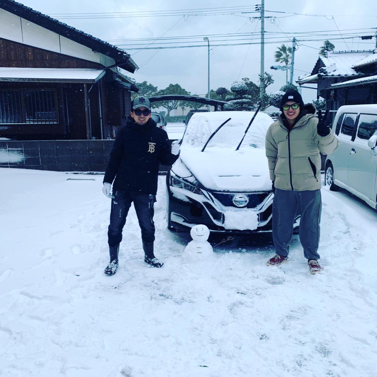 Masa31131921101's tweet photo. 山口県は10年一度の大雪です⛄️

ノーマルタイヤなので身動き取れず仕事もお休みです💦

せっかくなので、雪遊び&amp;探検に行って来ました(^^)

#雪だるま #雪遊び #大雪 #雪国Wazzilu w https://t.co/7fGkdoKCbC