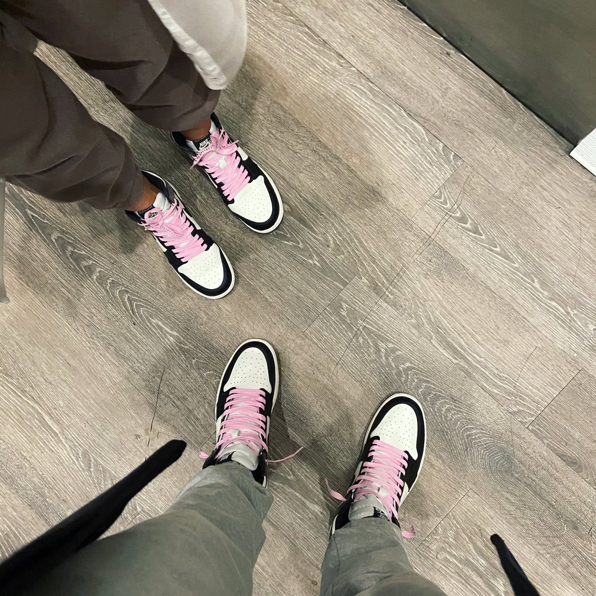 Zazadsgn's tweet photo. #jordan1mocha laced with the pink 💕my favorite pair of 2020 - what’s yours? https://t.co/4qDqTvFfjQ