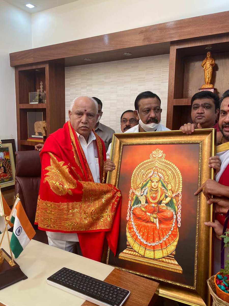 pavankumar04's tweet photo. Met honourable Chief Minister Sri #BSYediyurappa ji at his residence with our #KSBDB chairman Sri #HS_SachidanandaMurthy @SMurthyBJP @BSYBJP @Rghavendragrbjp @akshath_dn @manju537 @MurariMurali3 @Sharath0055 @youdle
@RamanaSuresh https://t.co/bEHanPu52k