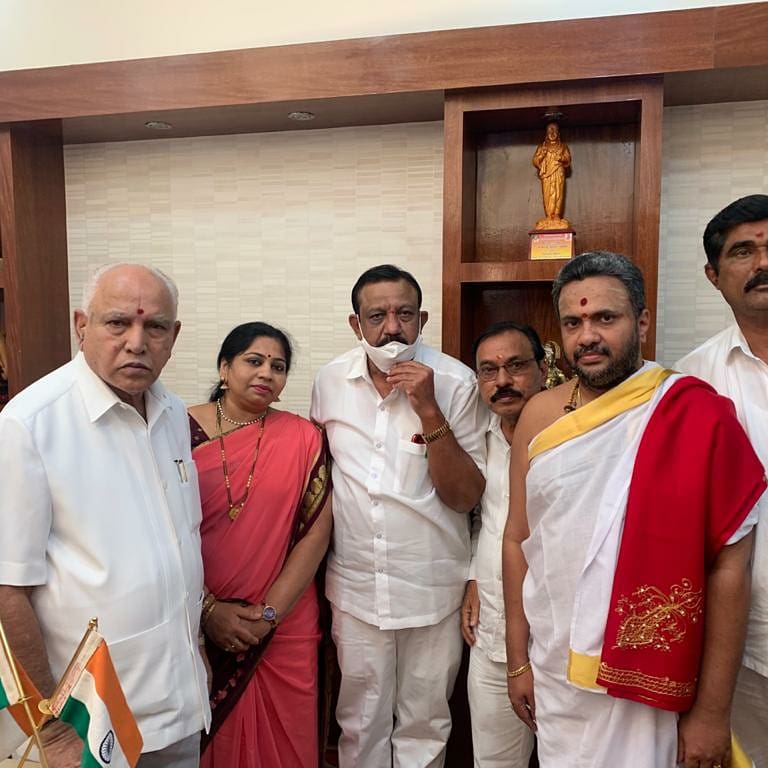 pavankumar04's tweet photo. Met honourable Chief Minister Sri #BSYediyurappa ji at his residence with our #KSBDB chairman Sri #HS_SachidanandaMurthy @SMurthyBJP @BSYBJP @Rghavendragrbjp @akshath_dn @manju537 @MurariMurali3 @Sharath0055 @youdle
@RamanaSuresh https://t.co/bEHanPu52k