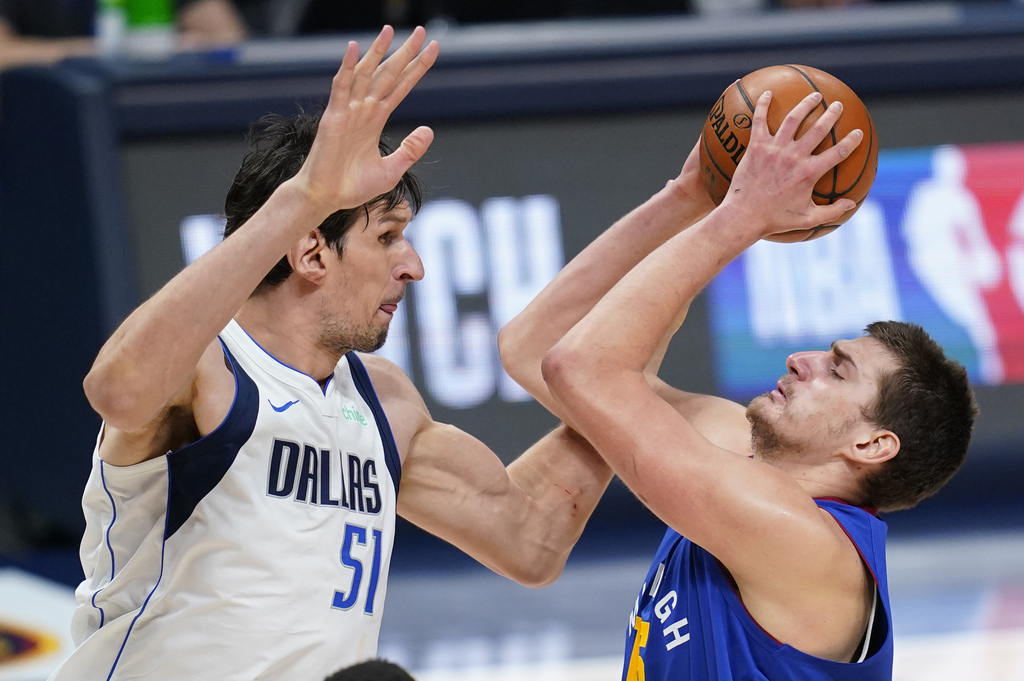 Over the last 2 seasons, Nikola Jokic is 5-5 on game-tying or go-ahead shots inside the final 10 seconds of the 4th qtr/OT. 

His 5 makes are the most by any player over that span.