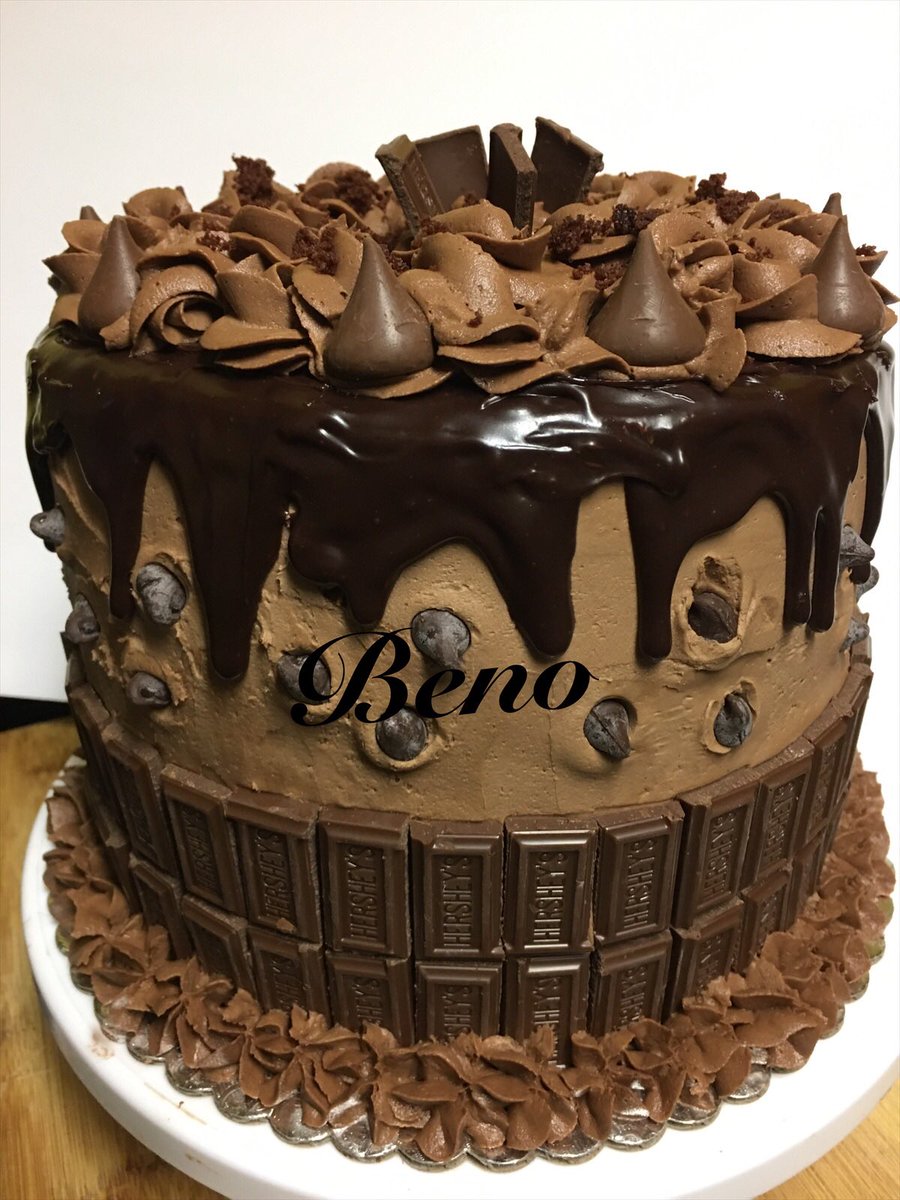 chef_beno's tweet photo. Chocolate Climax! #chocolate #cake #Foodies #ganache #hersheys #yummy #theseeettoothbandit #foodie https://t.co/1YVm9hk4y1