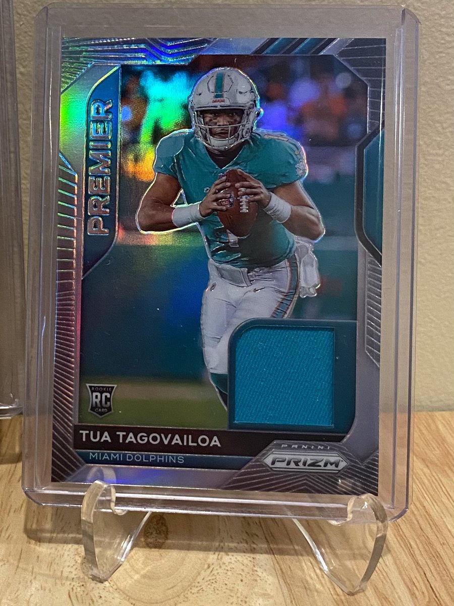 DFScardguy's tweet image. Having a shitty week so doing my first giveaway to hopefully switch things up and make someone’s day. 

Just RT and follow and I’ll pick a winner Friday night