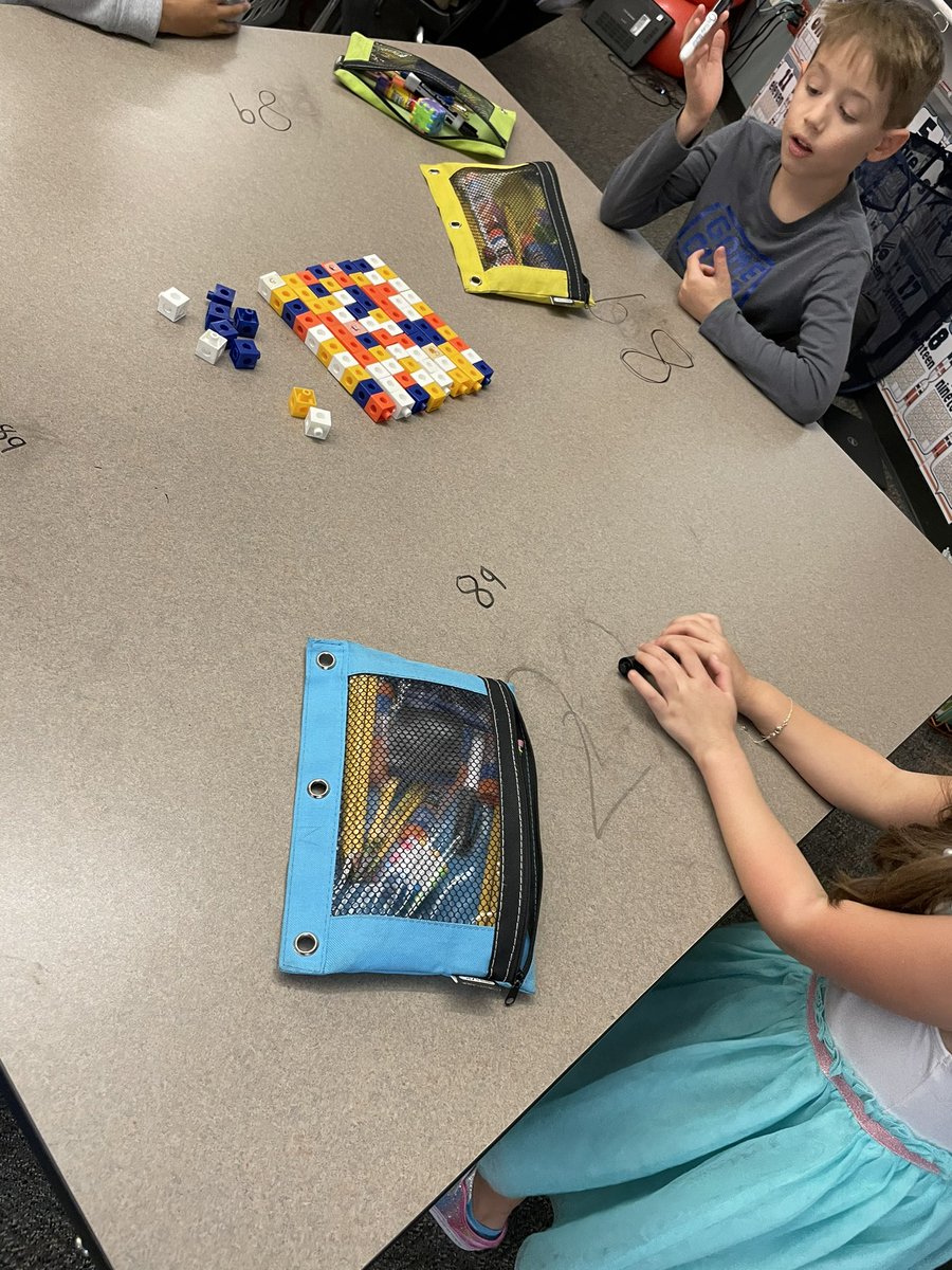 MCorley_ASE's tweet photo. Scoop and group part 2: how many groups of ten are at your table? Can you make a ten with your left overs? @HumbleISD_ASE #placevalue #groupsoften https://t.co/lEIJYRv86p