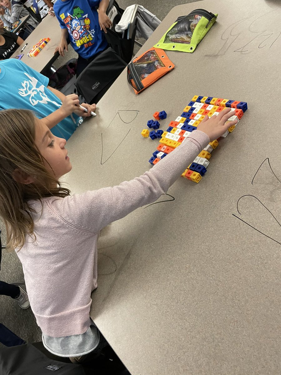 MCorley_ASE's tweet photo. Scoop and group part 2: how many groups of ten are at your table? Can you make a ten with your left overs? @HumbleISD_ASE #placevalue #groupsoften https://t.co/lEIJYRv86p
