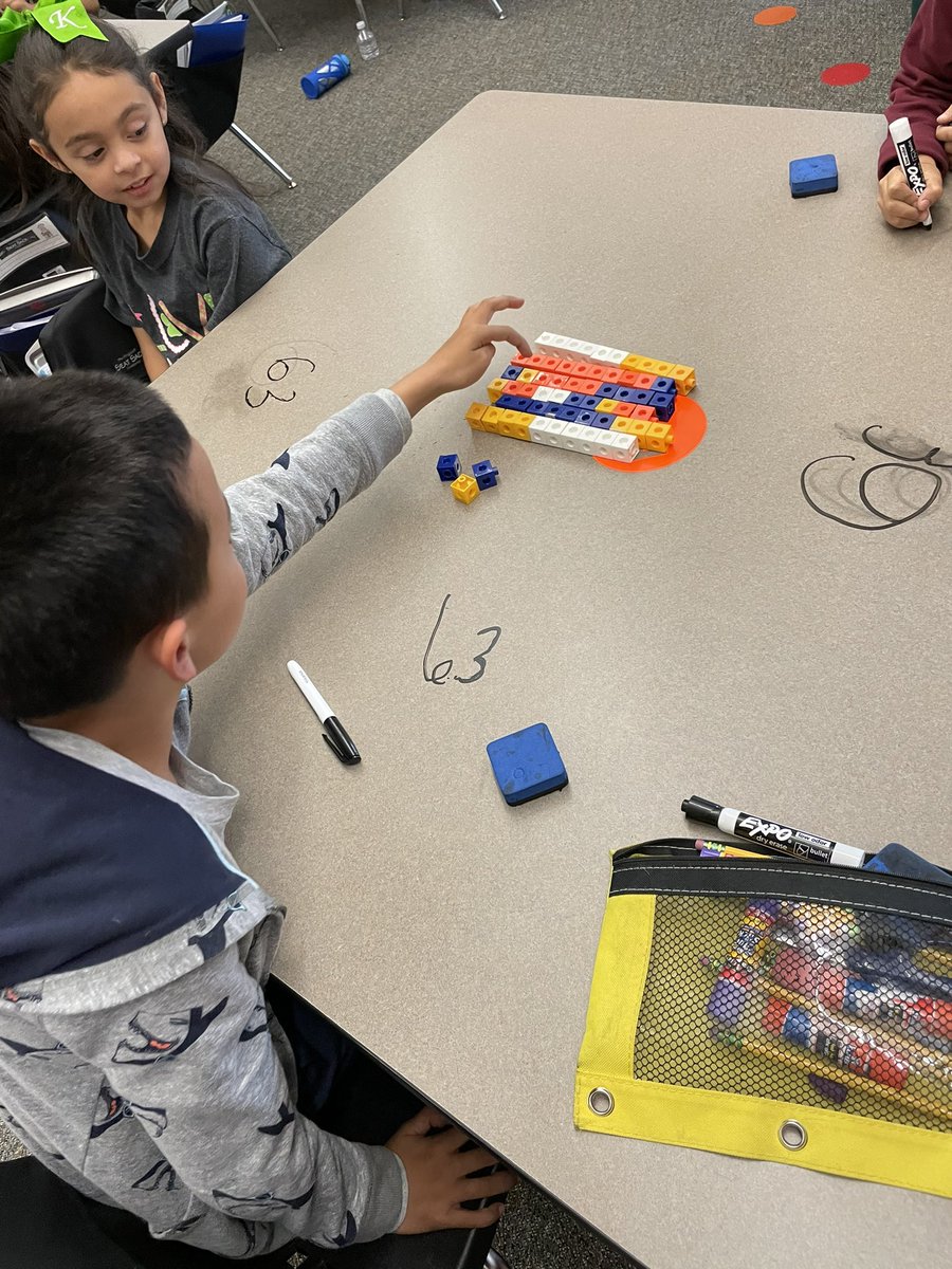 MCorley_ASE's tweet photo. Scoop and group part 2: how many groups of ten are at your table? Can you make a ten with your left overs? @HumbleISD_ASE #placevalue #groupsoften https://t.co/lEIJYRv86p