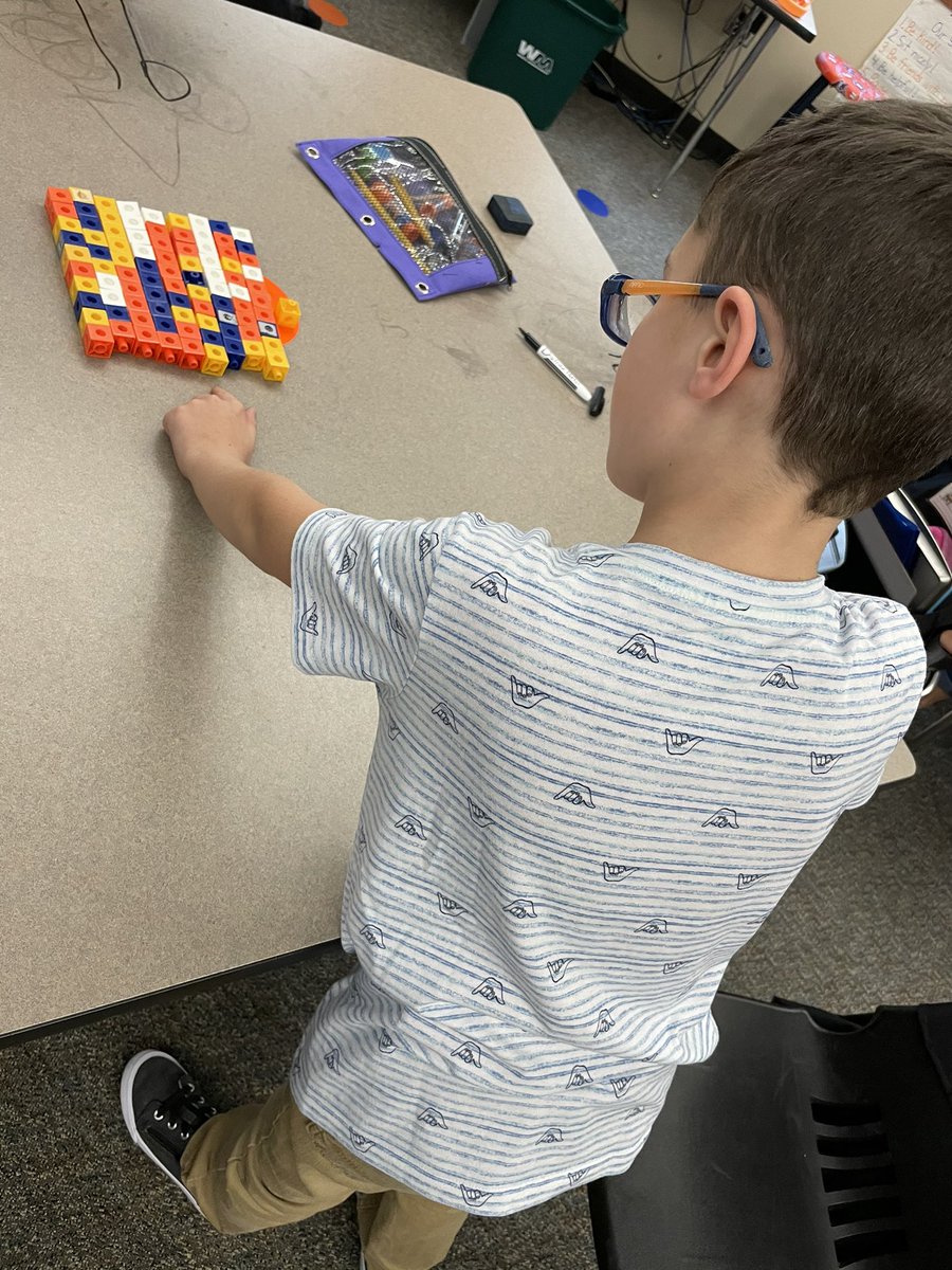 MCorley_ASE's tweet photo. Scoop and group part 2: how many groups of ten are at your table? Can you make a ten with your left overs? @HumbleISD_ASE #placevalue #groupsoften https://t.co/lEIJYRv86p