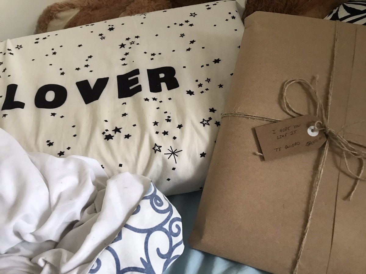 rsn_Sure's tweet photo. 😍🥰😍 This chick left this on my bed, can hear much except the screams of “keep her” https://t.co/7wHRNUu7o3