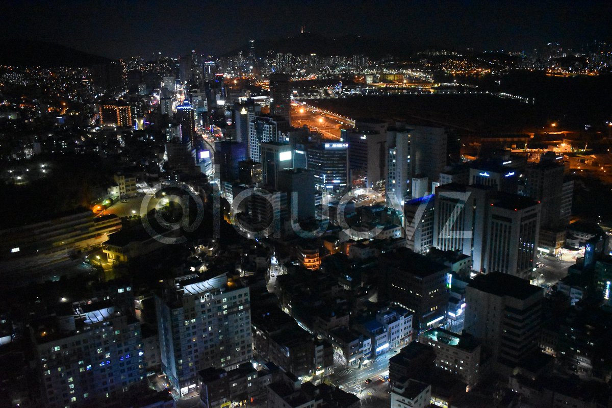 laucvz's tweet photo. #K_friends | Vista de Busan en la noche desde la Torre de Busan 🌃

#VisitKorea #VisitaCorea #ExploreKorea #Busan #BusanTower #부산타워 #TorreBusan https://t.co/niJrX470P6