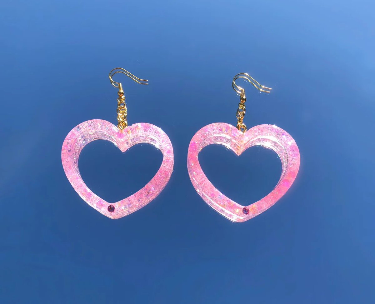 evensweetershop's tweet photo. here are some of the heart earrings that are available in the shop right now!! 🥺❤️✨ perfect for valentine’s day!!! https://t.co/EjMwz0bUL4