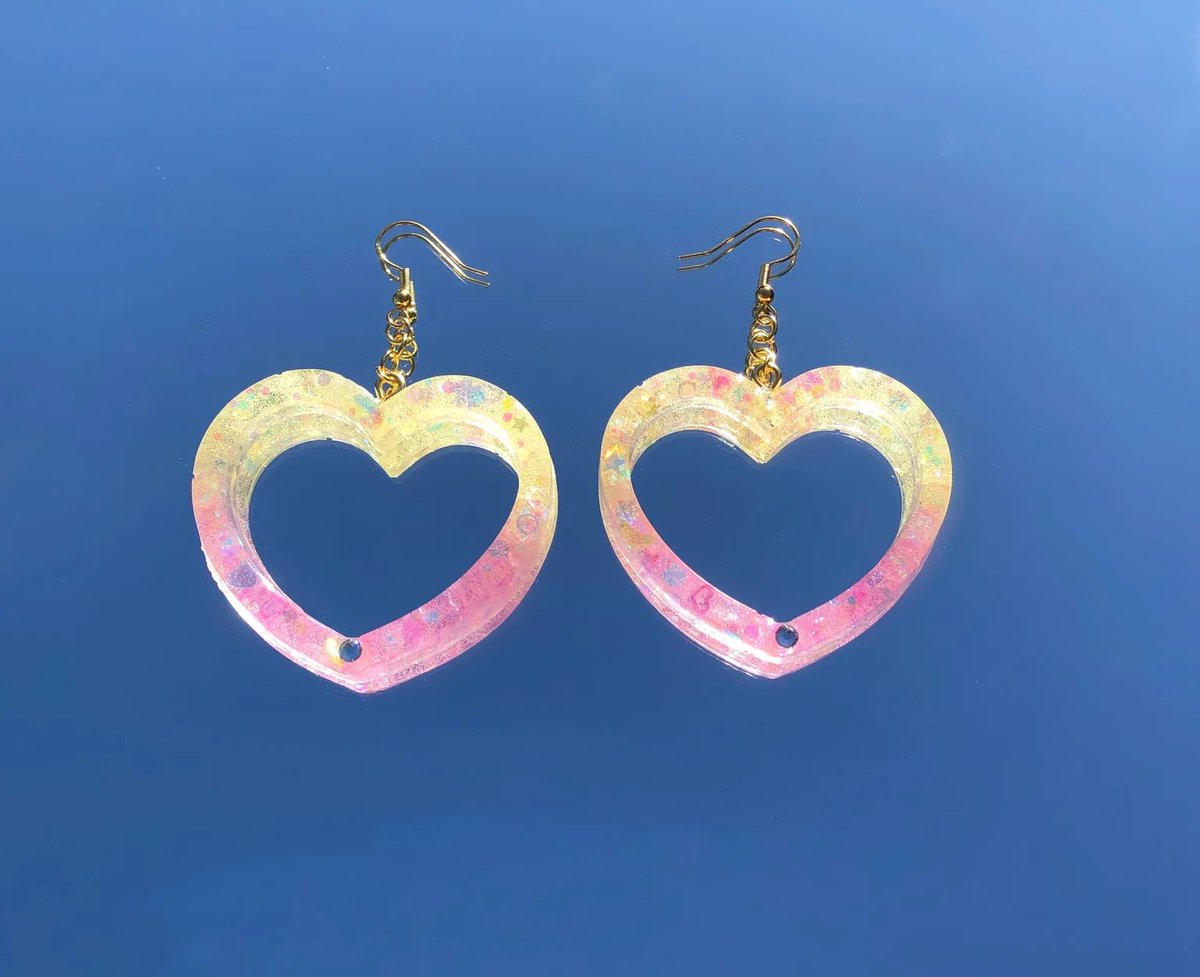 evensweetershop's tweet photo. here are some of the heart earrings that are available in the shop right now!! 🥺❤️✨ perfect for valentine’s day!!! https://t.co/EjMwz0bUL4