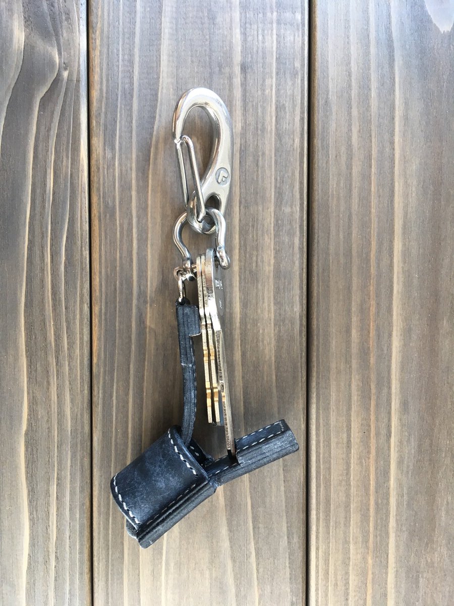 イチ カラビナに付けたカギをまとめるキーホルダー カギを3つまで付けられます カラビナとシャックルはウィチャードです キーケース キーホルダー 革小物 カラビナ シャックル ウィチャード ドンブラコ Donblacko イチ カラビナに付けたカギをまとめるキーホルダー カギを3つまで付けられます カラビナとシャックルはウィチャードです キーケース キーホルダー 革小物 カラビナ シャックル ウィチャード ドンブラコ Donblacko