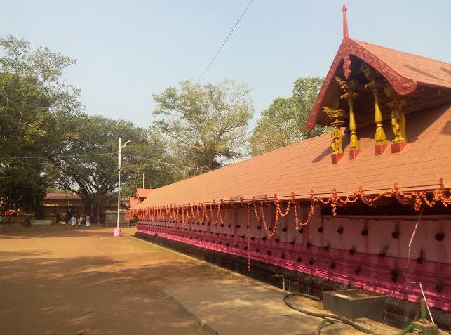 After this, Kannagi on her way to Kodungalloor in Kerala, gave "Darsan" to the natives at Attukal in Thiruvananthapuram. It is said that the Devi finally reached Kodungalloor and settled at Kodungalloor Devi Mandir. Kannagi is also the main character of the epic Silapathikaram.