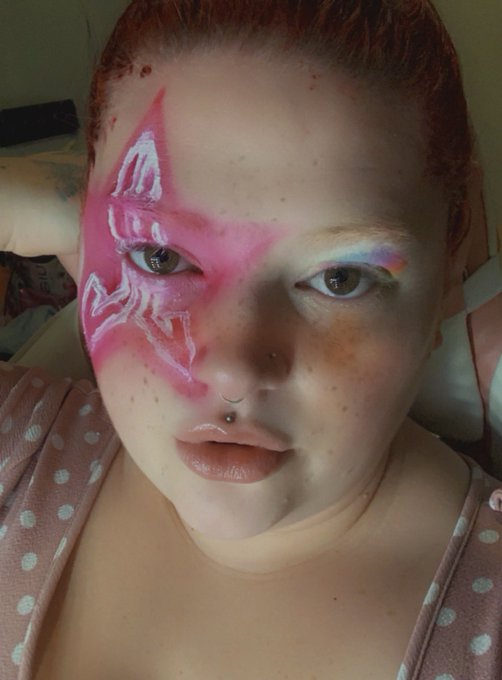 Did a Bi pride - Jeffree Star themed makeup look ☺️🥺 be nice I&rsquo;m New To The Beauty Community!   Used:<a href="/tag/jeffreestarmysterybox"class="tags"><span>#jeffreestarmysterybox</span></a>