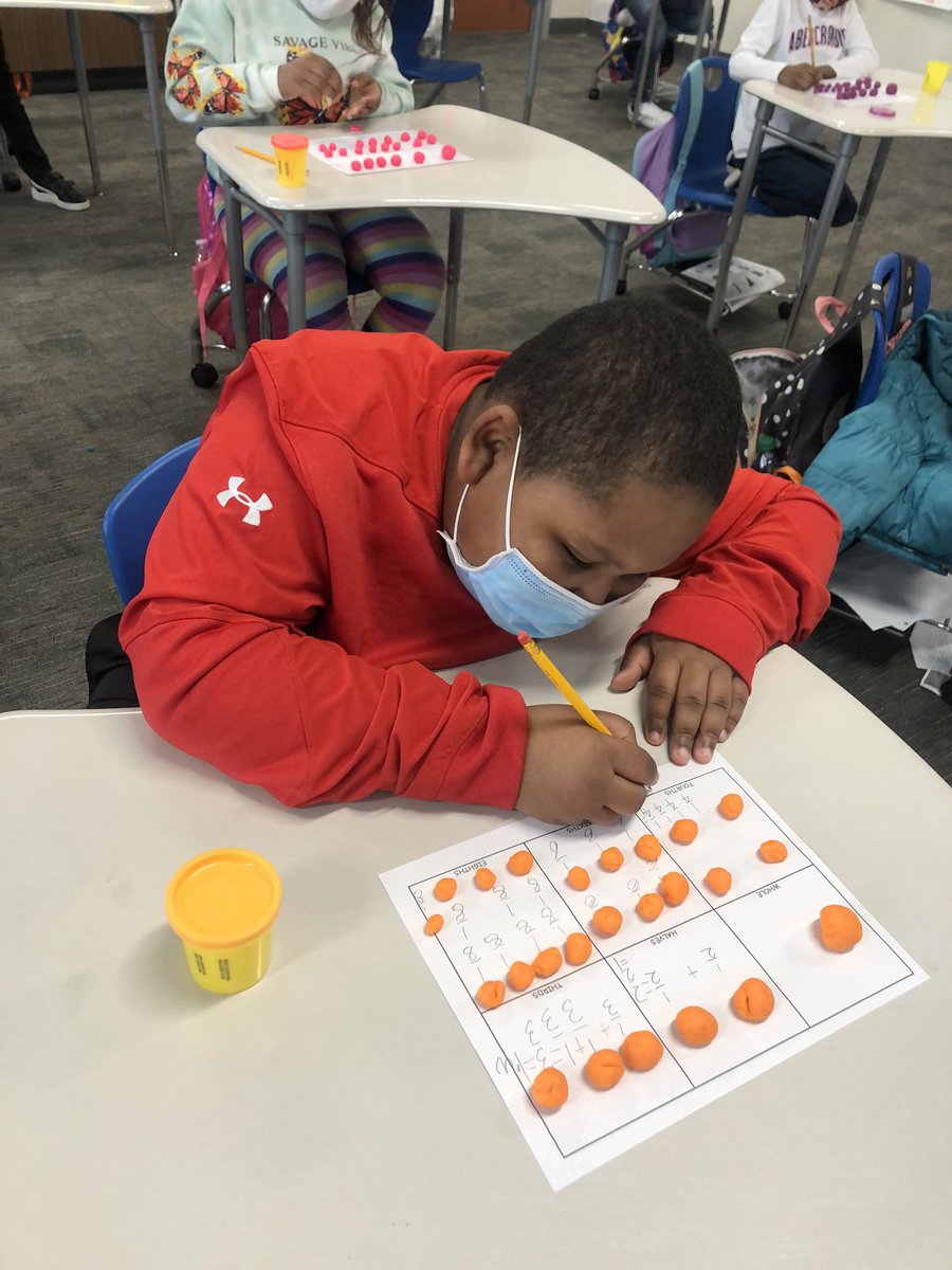 LRichardson423's tweet photo. Favorite fraction lesson every year 🥰 today, students learned that they “don’t want to share” with friends because the size of their fractional part will get smaller the more people they share with.🤣 #JESchat #UnitFractions #FractionsAreMyFav https://t.co/4soEn60hCe