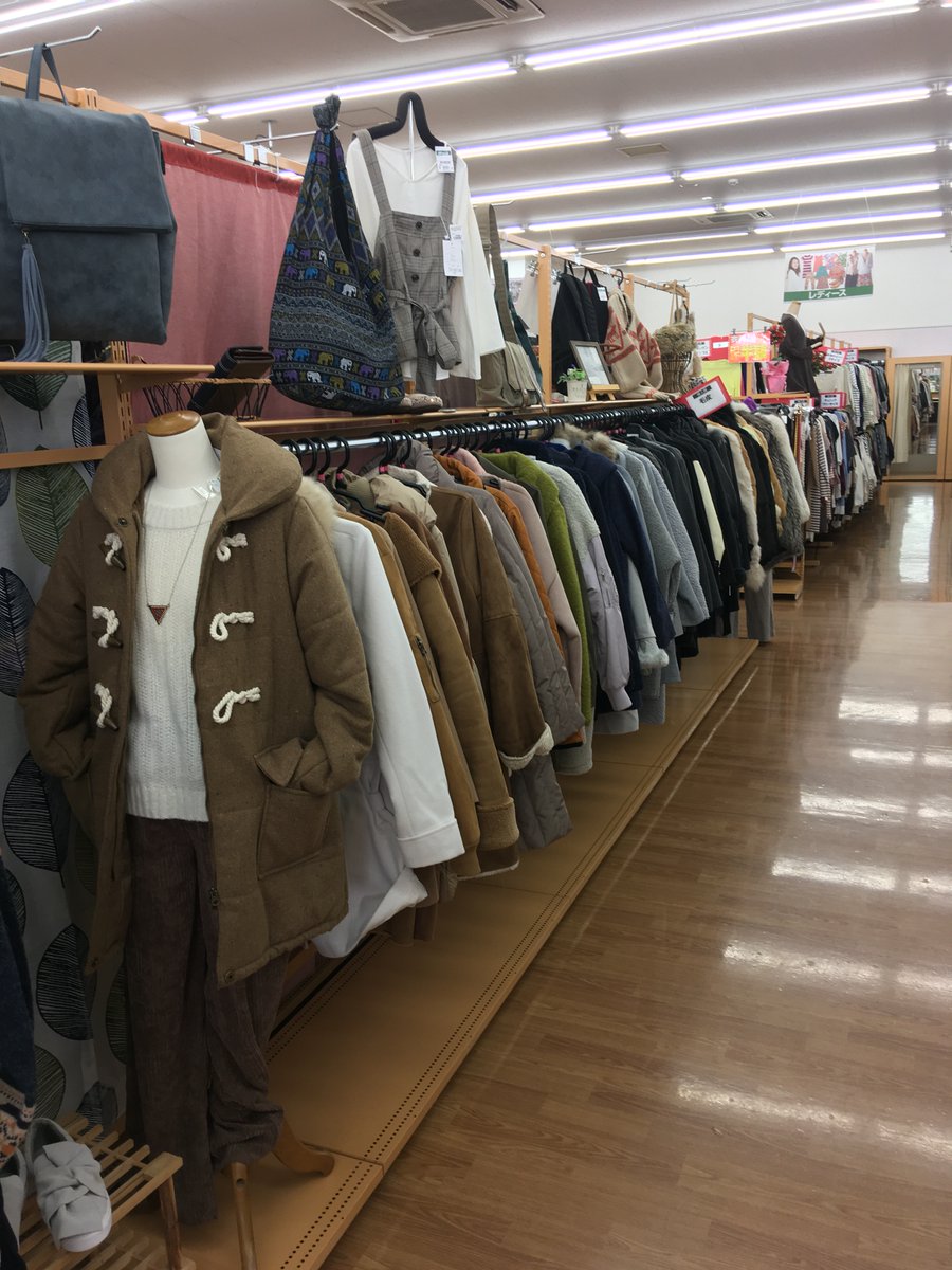 オフハウス岩見沢店 衣料品セール開催中です メンズ服３０ オフ 婦人服 子供服５０ オフ ３割引きと半額と別れておりますので ご購入の際はご注意ください オフハウス岩見沢店 衣料品セール 晴れた