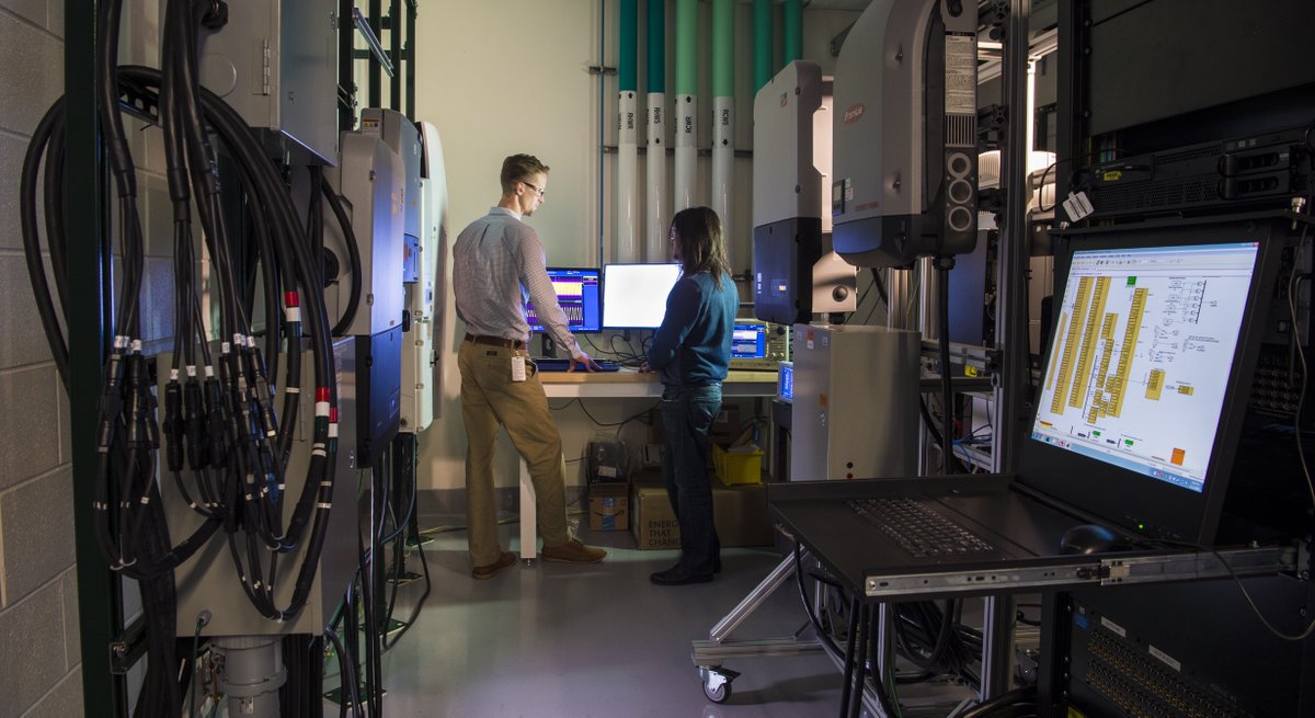 Researchers from #NationalLabs, universities, and <a href="/ENERGY/">U.S. Department of Energy</a>’s #solar office have outlined a plan to use #RenewableEnergy to jump-start the grid after a blackout. Check out this blog and the newly published research roadmap:  energy.gov/eere/solar/art…