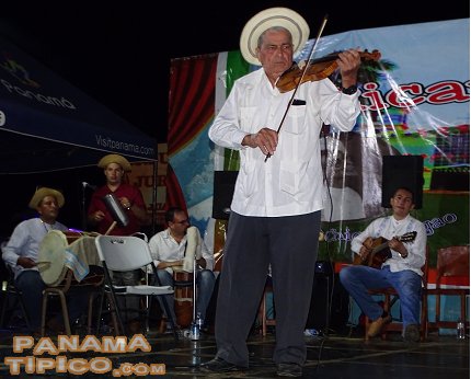 PanamaTipicoCom's tweet photo. Uno de los principales actos festivos del Encuentro Folklórico del Canajagua es la Noche de Violines de #Azuero Recuérdala en el #AñoFestivo2021. Conoce detalles de esta fiesta del #folklore de #Panamá aquí: https://t.co/cAh1RJED37 https://t.co/x4O1KC17KR