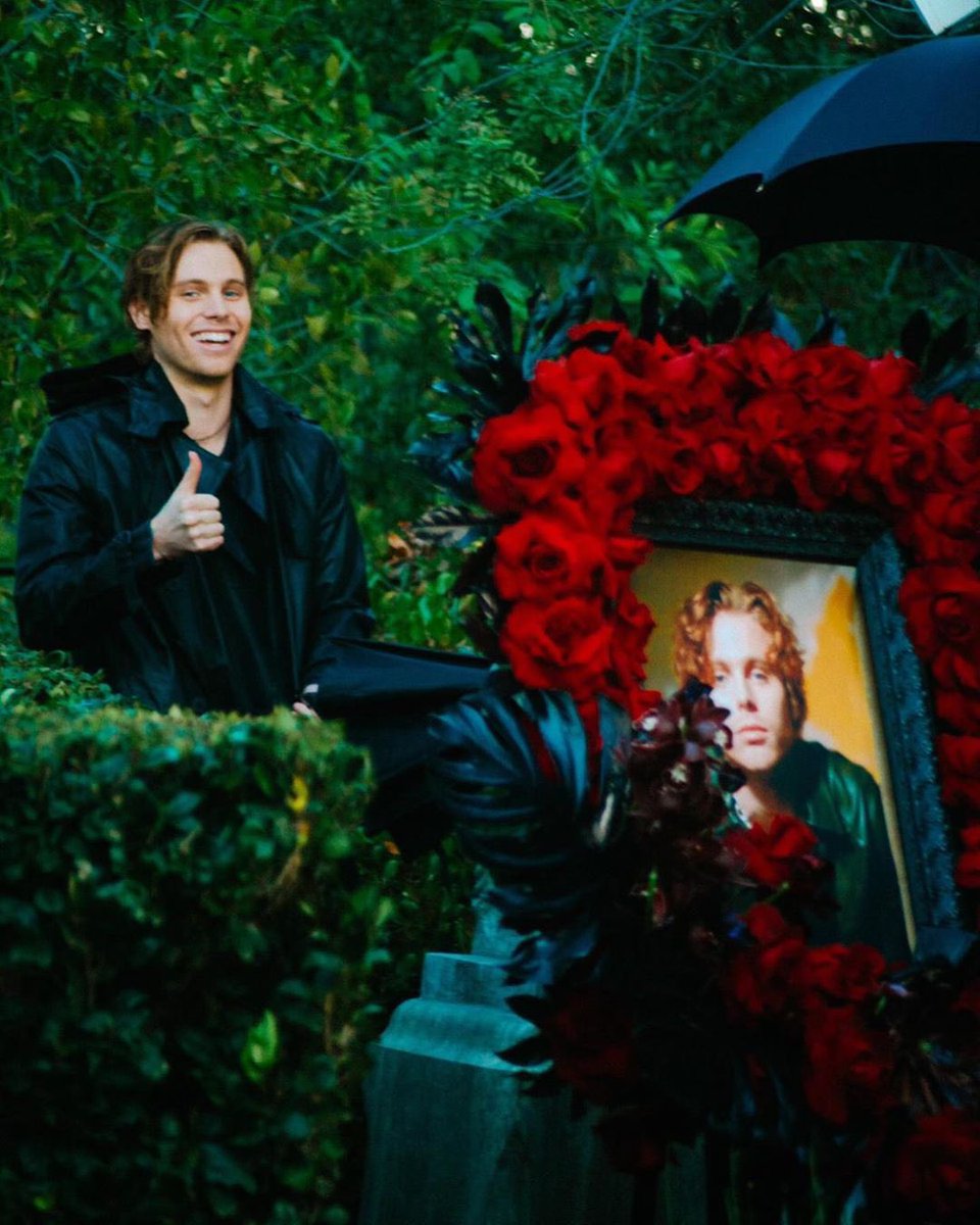 headlines5sos's tweet image. Purple team better have no shame in this competition #5SOSpromocomp