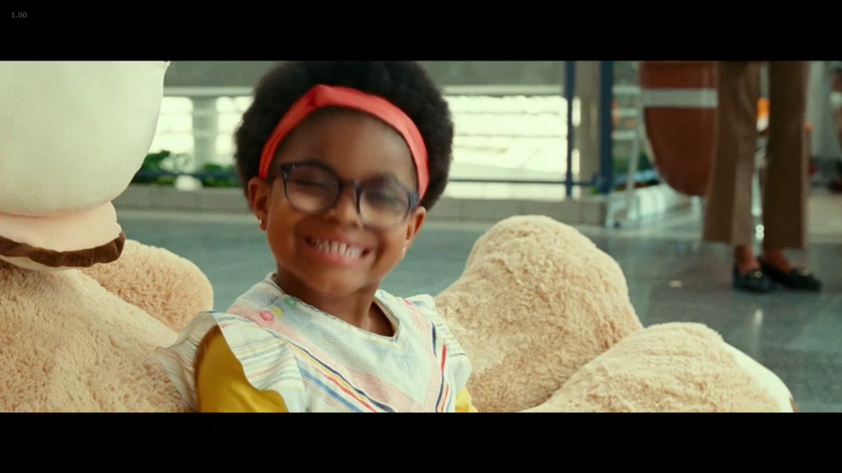 wonder woman is like "shh don't tell anyone my secret" to this one childhundreds of people saw this whole thing