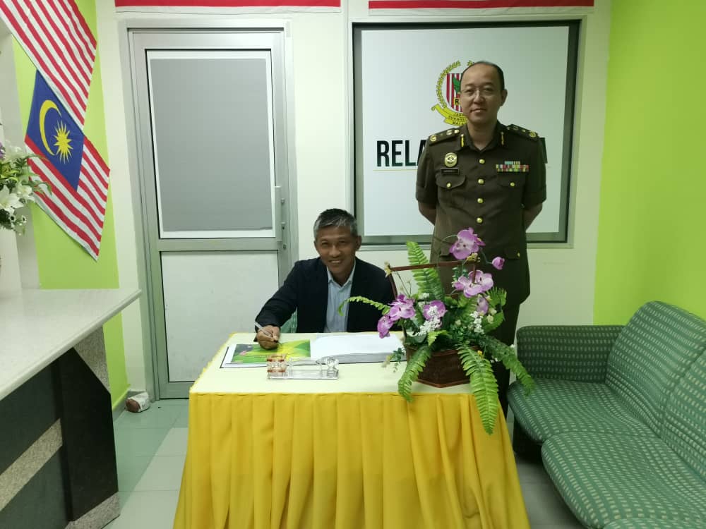 08 Januari 2021 - Ketibaan Ybrs KPjR Yahya bin Sulaiman, Ketua Pengarah RELA Malaysia sempena kunjungan hormat  ke RELA Negeri Perak. 
#SetiaBerbakti 

<a href="/yahyakgc/">Yahya Sulaiman</a> <a href="/KDNPUTRAJAYA/">KDN🇲🇾</a> <a href="/relamalaysia/">relamalaysia</a>