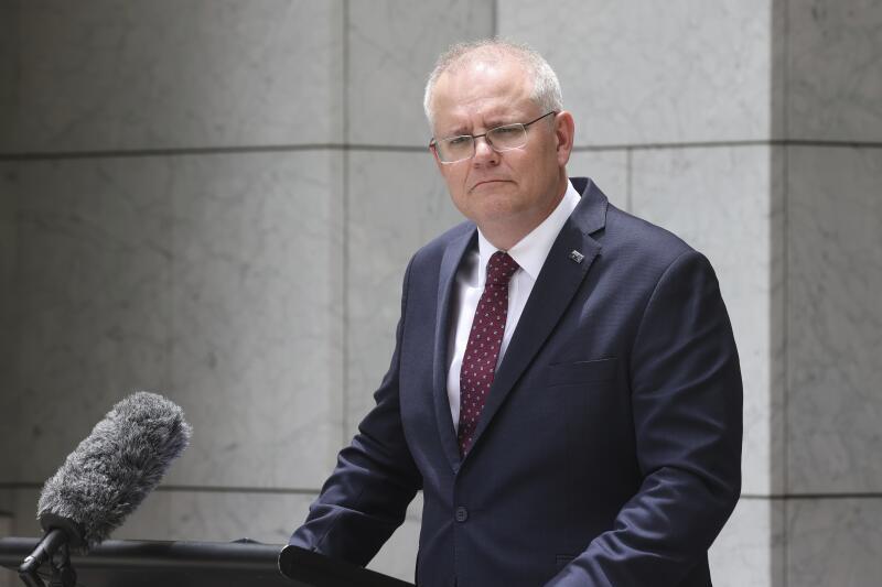 smh's tweet photo. Breaking: International travellers must return a negative COVID-19 test before departing for Australia and masks will be mandatory on all flights, the Prime Minister has announced. Follow our live coverage: https://t.co/RhK2mGNrmP https://t.co/SypKxQWyKl