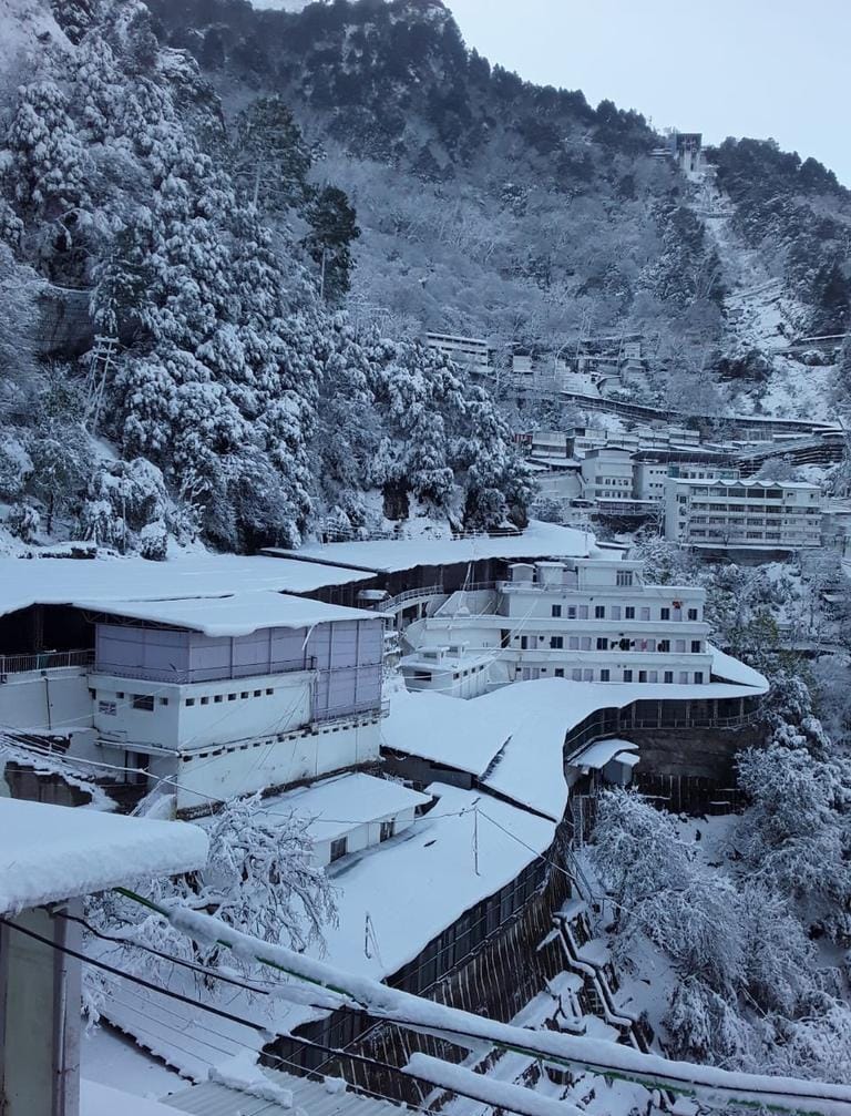 LambaAlka's tweet photo. Good Morning... #fridaymorning
#Jammu & #Kashmir..
#VaishnuDevi #Srinagar #india 🇮🇳🙏 https://t.co/4Gk3IIZI7s