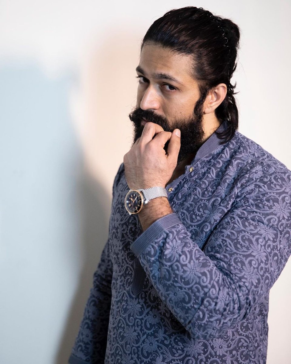 GujjunuriK's tweet photo. Happy birthday #RockyBhai I want to make more great films like KGF.
#HBDRockyBhai 
#Yash 
#YashBOSS #YashBOSS35thBirthday 
#RocKingStarYash 
#HBDYash https://t.co/5sPyn44HZU