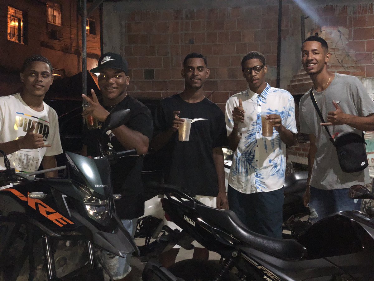 Dinho_Rlk's tweet photo. TBT COM MEUS MANO 💪🏾❤️ https://t.co/dgJs4cG0D7