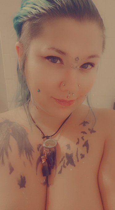 Evening, dolls! Time to start relaxing. &hearts; hope y'all have a wonderful night! https://t.co/FLQZrK0NHJ