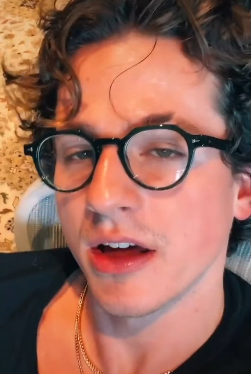 B4DNOTE's tweet photo. "I'm hot and I know it". https://t.co/BgxVNfOE53