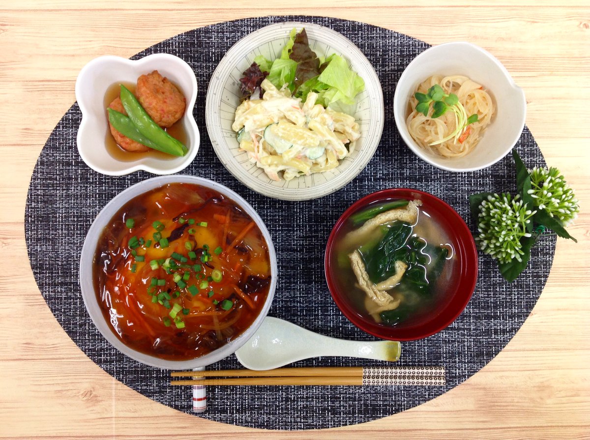 ট ইট র 東仁学生会館 本日の夕食は 天津丼 東仁学生会館オリジナル甘酢餡 です ふわふわのかに玉に とろっと甘酢あんが相性抜群です 東仁学生会館 学生マンション 学生寮 東京 一人暮らし 食事付 安心安全 メニュー 季節感 栄養 夕食
