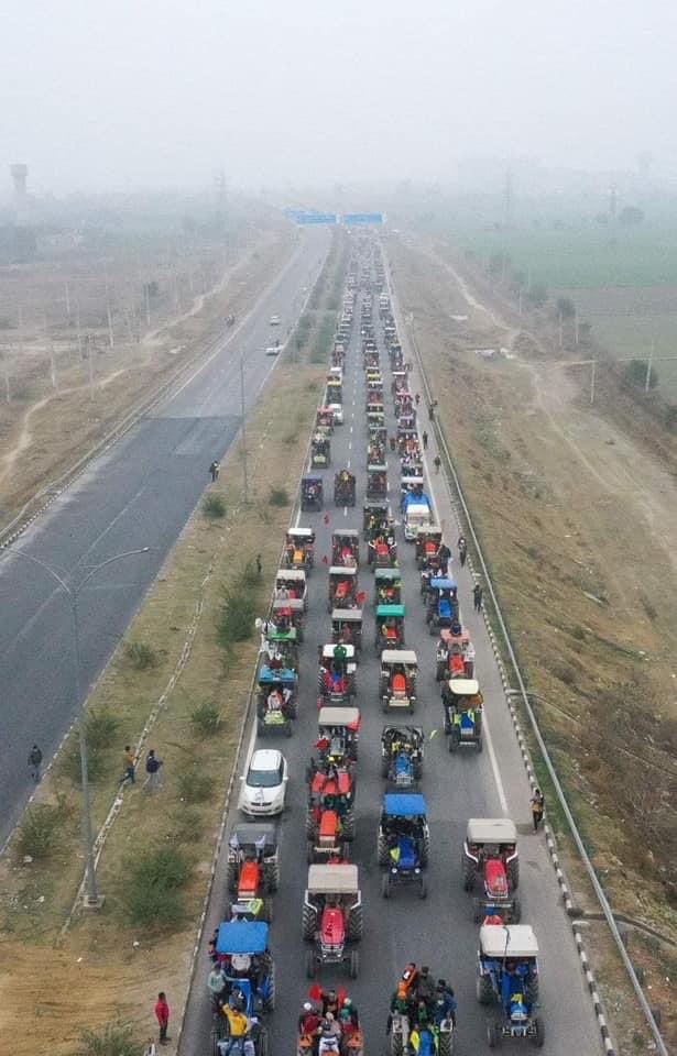 It was tsunami of Tractors in Delhi yesterday.
#Revoke3FarmActs https://t.co/T6xyetCP5H