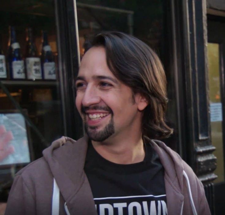 The cutest pics of Lin-Manuel MirandaA thread: