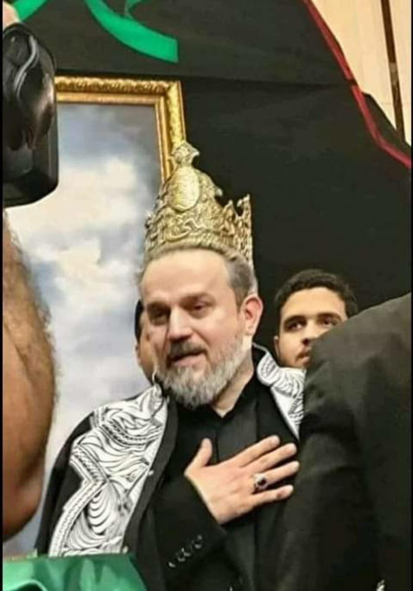 a7medjasim's tweet photo. بالامس وضعوا تاج سلطان من ذهب على خادم الحسين عليه السلام، واليوم منبر من ذهب هذه جديدة في واقعنا الشيعي الى اين تاخذننا ؟! https://t.co/owbQIsqwNx