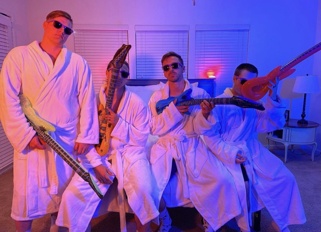 Sometimes you just want to “stay in” with your bros 👊 Punch Parade 👏

#RixonEnt #PunchParade #StayIn