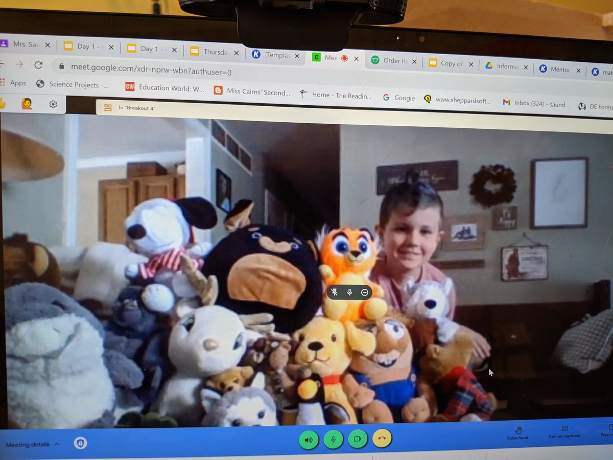 KSaundersCMS's tweet photo. VLP students cuddle up with some fluffy friends today for reading. https://t.co/821C0CeaF2