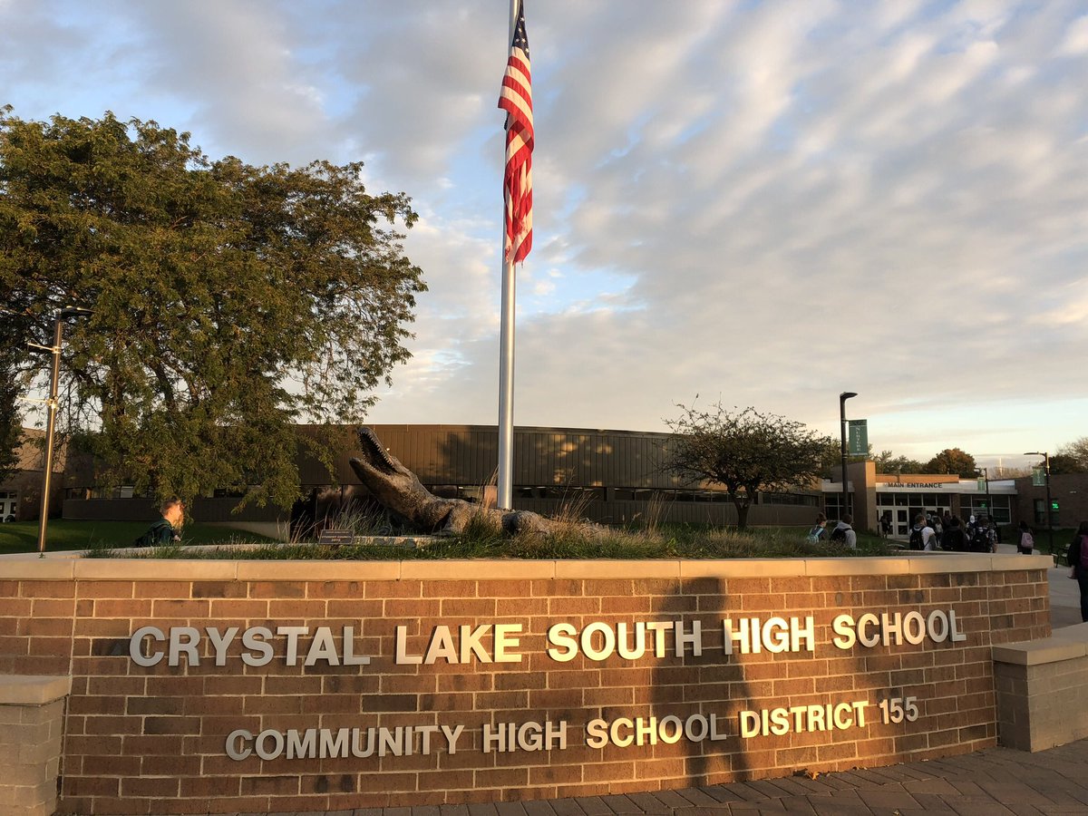 CLSRatliff's tweet photo. So proud of the @CLSouthHS teachers for an awesome Curriculum Night, and so excited for the class of 2025! We are thrilled that you will be GATORS! #ForEACHStudent #EnterWithPromise https://t.co/8GbOx7oAZM
