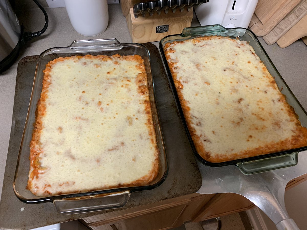 MistressZero's tweet photo. So lesson learned. Check how many servings the recipe yields BEFORE you make it. This counts as meal prep...right? #imadetoomuch #opps https://t.co/uQdxJ1ZIj3