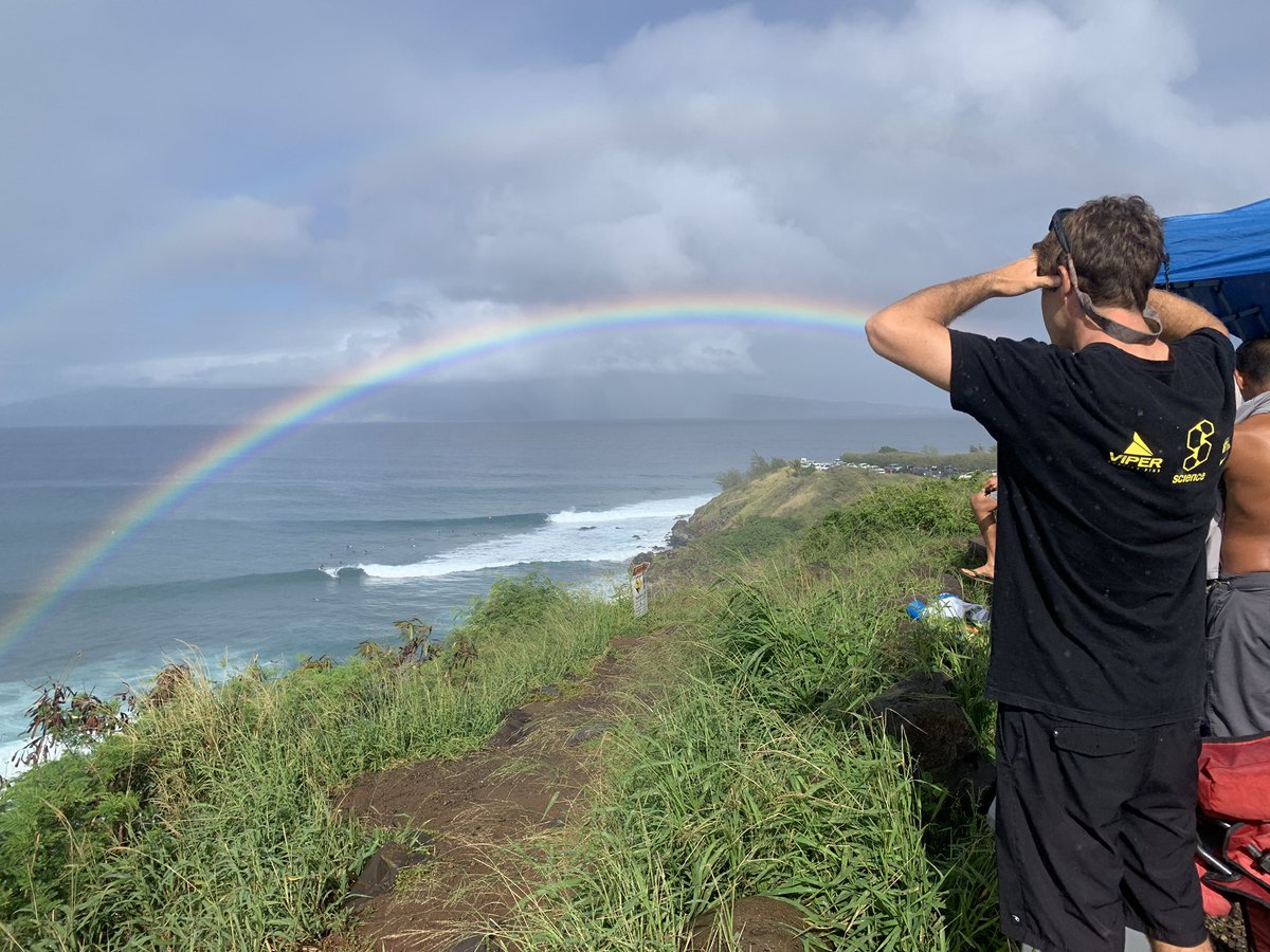 鈴木彩加 ハワイでボディボード ハワイでお待ちしておりますよ