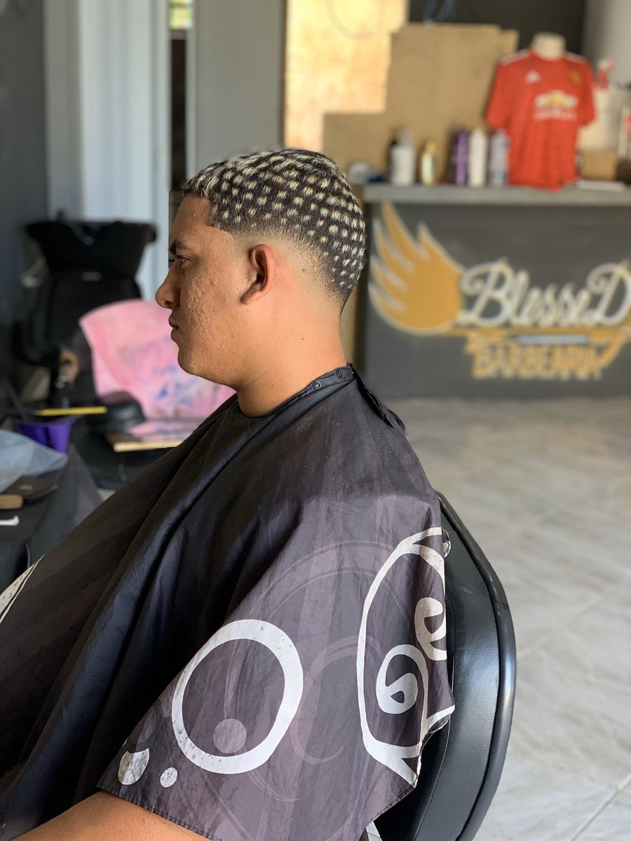 Hoje foi mais ou menos assim, régua atrás de régua 📏 🙌🏼✅🥰😅

Reflexo alinhado 🥰