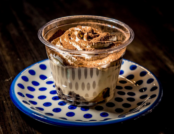 エキュート大宮 大宮 ノース 本日のオススメはサザコーヒーの コーヒーティラミス 税込 650円 です お店で淹れたコーヒー マスカルポーネと合わせた滑らかなクリーム 手作りのカステラの相性は抜群 ぜひご利用ください テイクアウト用カップでご