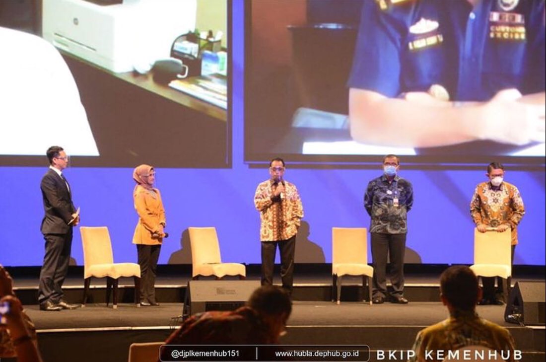 DistrikKendari's tweet photo. dan Elektronika Kementerian Perindustrian RI, Taufik Bawazier dan Dirjen Bea &amp; Cukai Kementerian Keuangan RI, Heru Pambudi.

Pada acara tersebut Menteri Perhubungan Budi Karya Sumadi menyampaikan bahwa Pelabuhan Patimban nantinya akan dapat menampung 7,5 juta TEUs/tahun https://t.co/SZrsCZLGQh