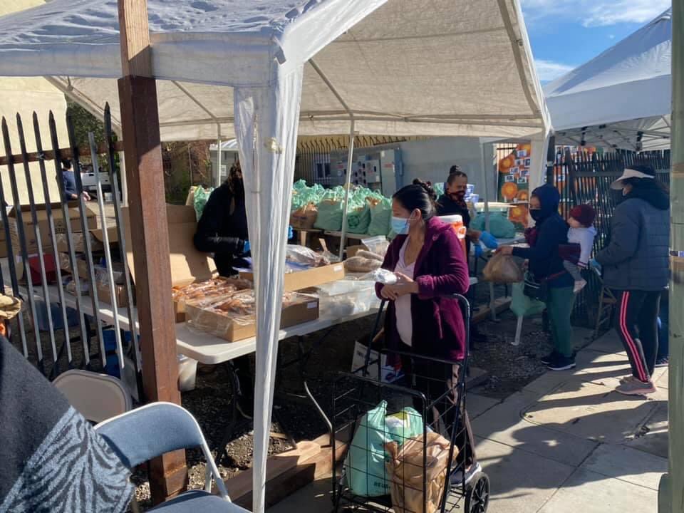 poormagazine's tweet photo. Today’s #radicalredistribution at #Homefulness #SlidingScaleCafe included beautiful warm coats from #KennyHardingFoundation #OaklandBrownBerets -ThankU to all who help us support over 850 housed/unhoused families &amp;elders a week ⁦@serious2020⁩ ⁦@PovertySkola⁩ https://t.co/sK2eyQ9jYb