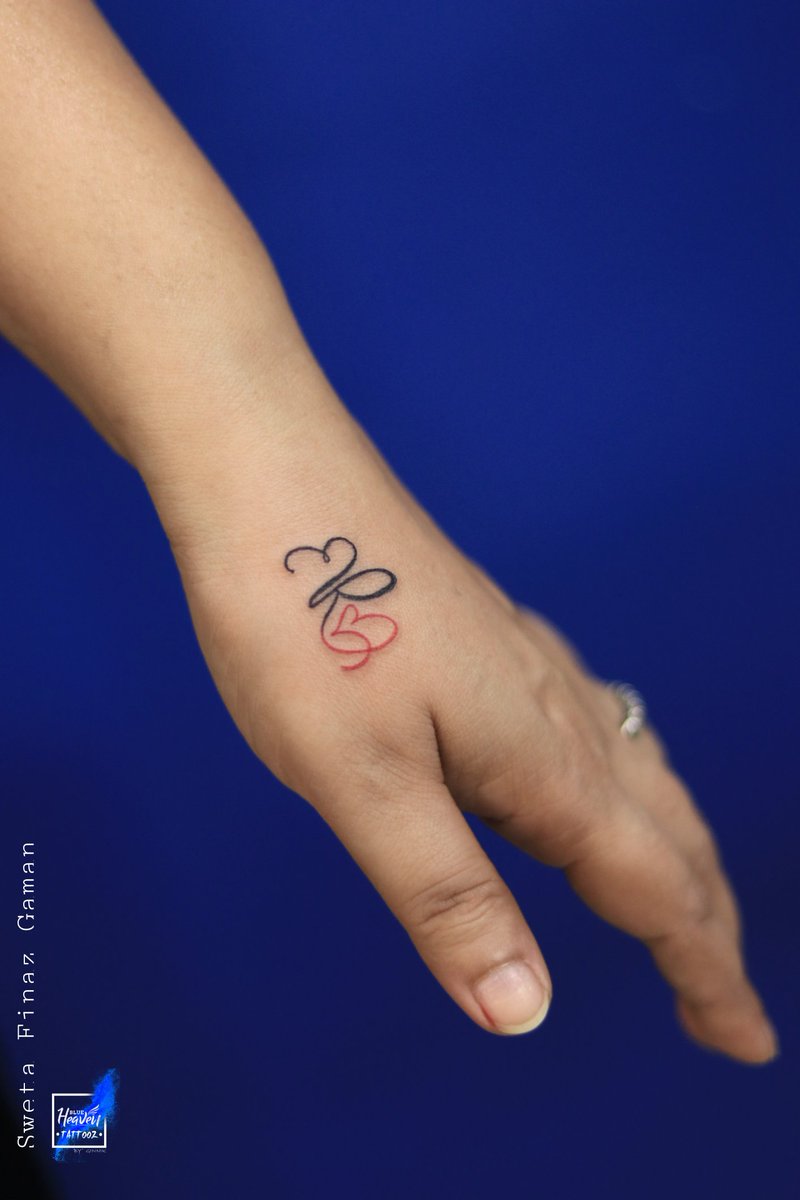 BlueHeavenTa2's tweet image. Only 1% of you is  amaizing for me ,99% will always be magical.

#blueheaventattooz #initialletter #wordtattoo #handtattoo #smalltattoo #tinytattoo #femaleartist #tinyheart 

Artist- @sweta_ginnu

UG-23, Safal Square, Udhana-Magdalla Road, vesu, Surat, Gujarat