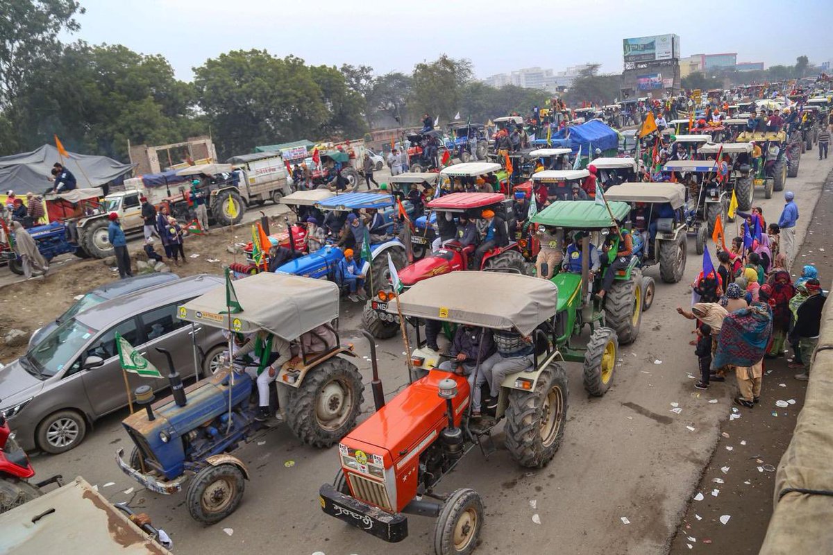 kisanektamorcha's tweet photo. Farmers conducted a tractor march as a rehearsal of Parade that they have declared to do on 26 January 2021.
🙏🏻 Abki  Baar Kisan Parivar 🙏🏻 #26JanDelhiTractorParade #TractorMarchDelhi #ट्रैक्टरमार्च https://t.co/g0kkeLBoDb