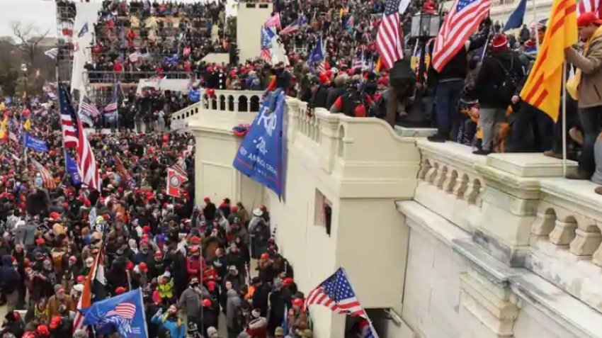 The way  @realDonaldTrump made  #AmericaGreat isn't what the people expected. With close to 720Bn$ Defence Budget, they couldn't save their  #CapitolHillIt serves as a clear warning to what could be witnessed on  #RajPath on  #26Jan if timely intervention / correction is not done.