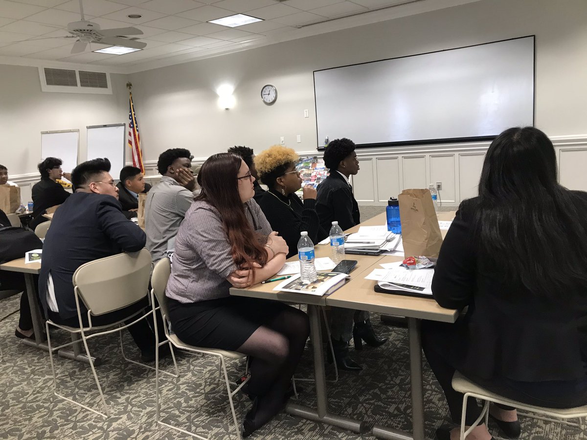NAF_IDEA's tweet image. #ThrowbackThursday #Fall2019 The @IDEA_at_Fannin Intercession was hosted and designed to cover a range of topics from internships, digital portfolios, resume writing, and interview skills. @NAFCareerAcads @CTEinDallasISD #BeFutureReady @PrincipalHicks @PersonalizeDISD #chooseIDEA